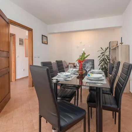 Two-bedroom In 公寓 *