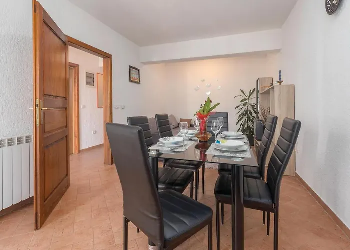 Two-bedroom In 公寓 *