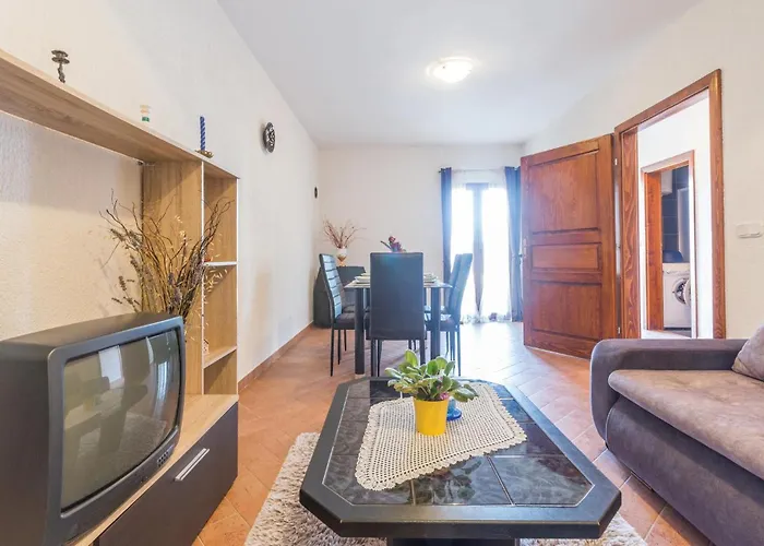 Two-bedroom In 公寓 Radmani