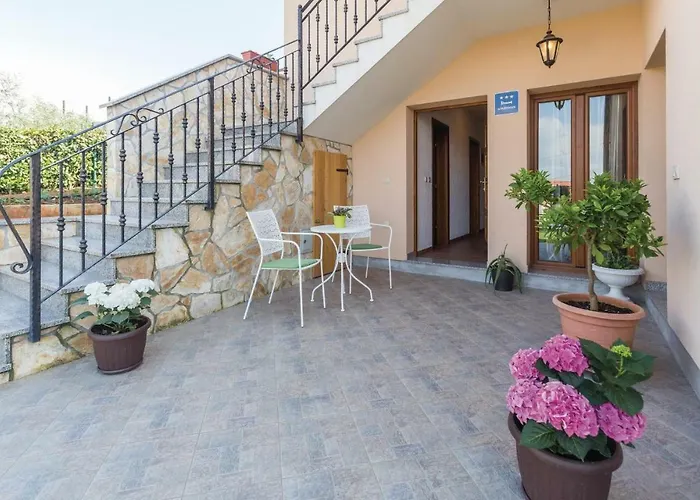 公寓 Two-bedroom In Radmani